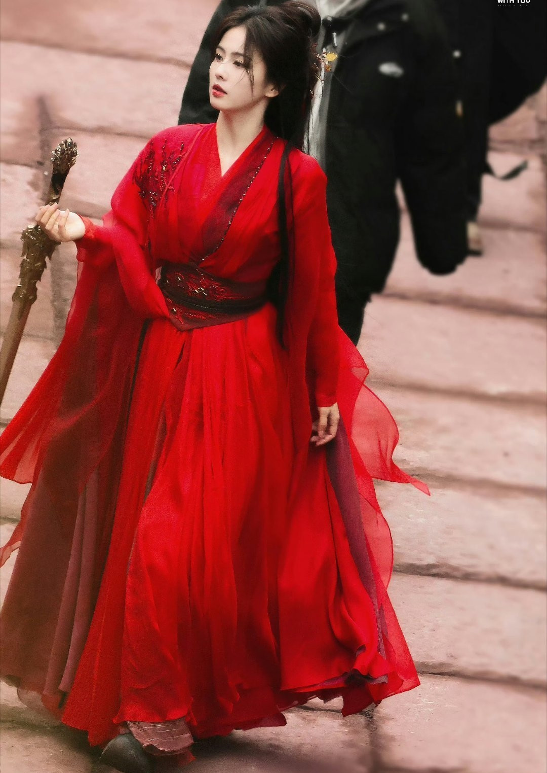 Là dự án được đầu tư và nhận sự quan tâm của khán giả, tuy nhiên Bạch nguyệt phạn tinh vẫn còn có những thách thức như diễn xuất của nam chính Ngao Thụy Bằng chưa thực sự tốt. Bạch Lộc cũng có phong độ không ổn định. Đa số cảnh quay, nữ diễn viên diễn linh động tự nhiên, dễ chịu. Tuy nhiên, trong nhiều cảnh cao trào, cô phân tích tâm lý nhân vật chưa chính xác, biểu cảm sai, tạo nên vẻ "tiểu thân đắc ý" khó khiến khán giả đồng cảm với nhân vật. Do đó, Bạch Lộc được khuyên nên tiết chế biểu cảm. Là dự án được đầu tư và nhận sự quan tâm của khán giả, tuy nhiên Bạch nguyệt phạn tinh vẫn còn có những thách thức như diễn xuất của nam chính Ngao Thụy Bằng chưa thực sự tốt. Bạch Lộc cũng có phong độ không ổn định. Đa số cảnh quay, nữ diễn viên diễn linh động tự nhiên, dễ chịu. Tuy nhiên, trong nhiều cảnh cao trào, cô phân tích tâm lý nhân vật chưa chính xác, biểu cảm sai, tạo nên vẻ "tiểu thân đắc ý" khó khiến khán giả đồng cảm với nhân vật. Do đó, Bạch Lộc được khuyên nên tiết chế biểu cảm.