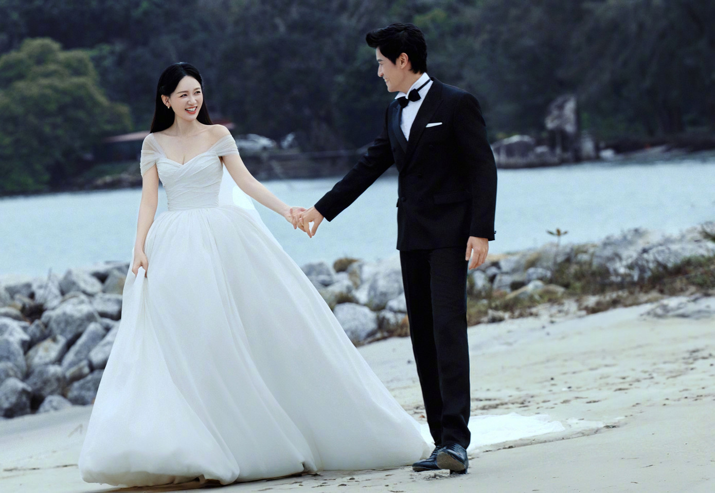 Theo QQ, hôn lễ của Trần Kiều Ân có khoảng 40 khách mời. Vợ chồng nghệ sĩ thuê một resort hạng sang tại Malaysia, nơi gắn bó nhiều kỷ niệm để làm nơi tổ chức lễ cưới. Khách mời sẽ tới trước hai ngày để tận hưởng các dịch vụ và tham gia những bữa tiệc trước ngày cưới chính.