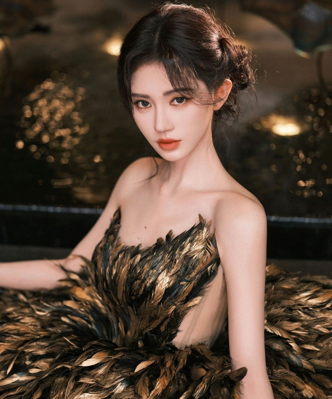 Cúc Tịnh Y rời công ty cũ để tự phát triển. Cúc Tịnh Y rời công ty cũ để tự phát triển.