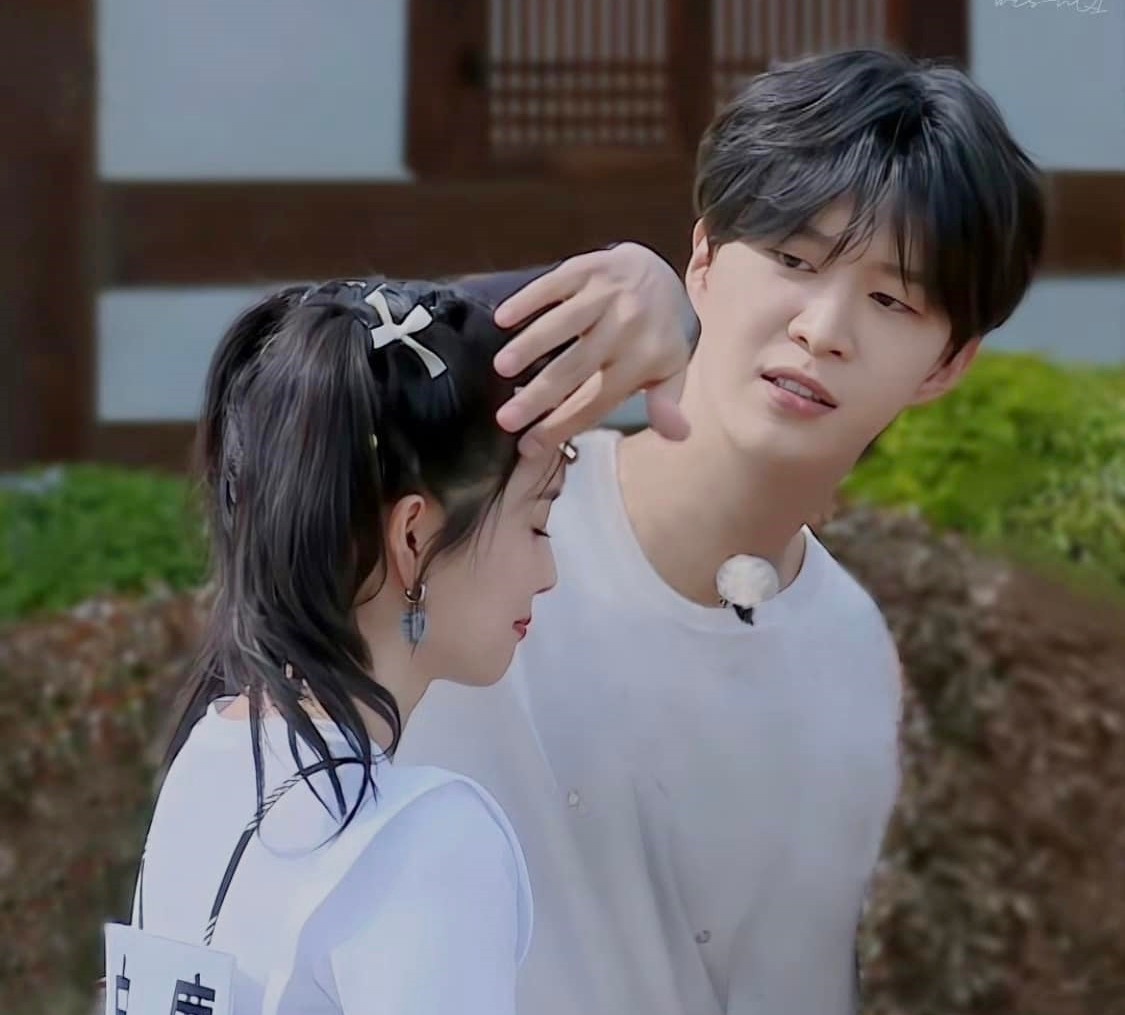 Bạch Lộc thường có tin đồn tình cảm với đồng nghiệp nam. Bạch Lộc thường có tin đồn tình cảm với đồng nghiệp nam.