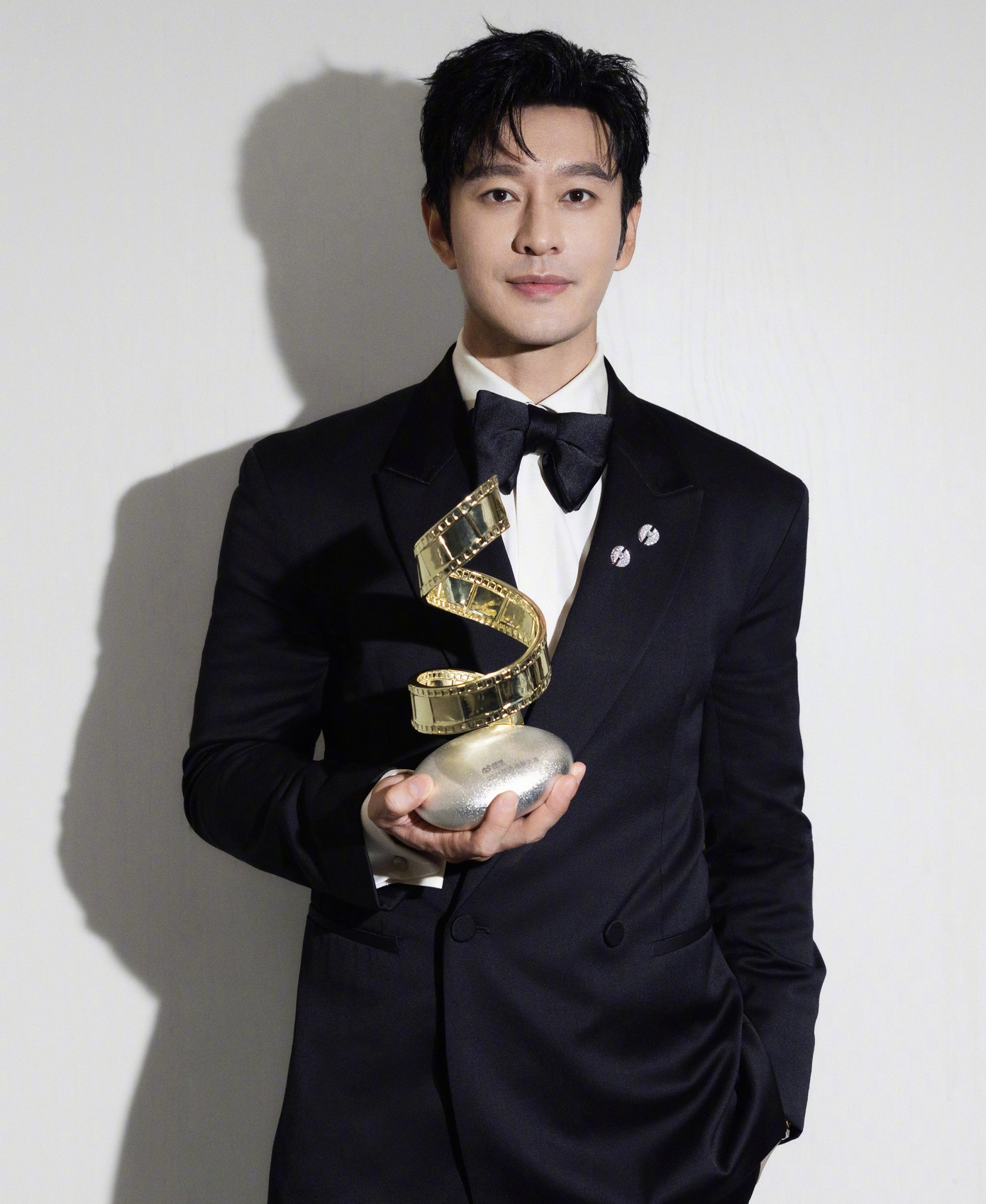 Hình ảnh Huỳnh Hiểu Minh phong độ thường thấy. Nam diễn viên được khen trẻ trung dù đã bước sang tuổi 47.