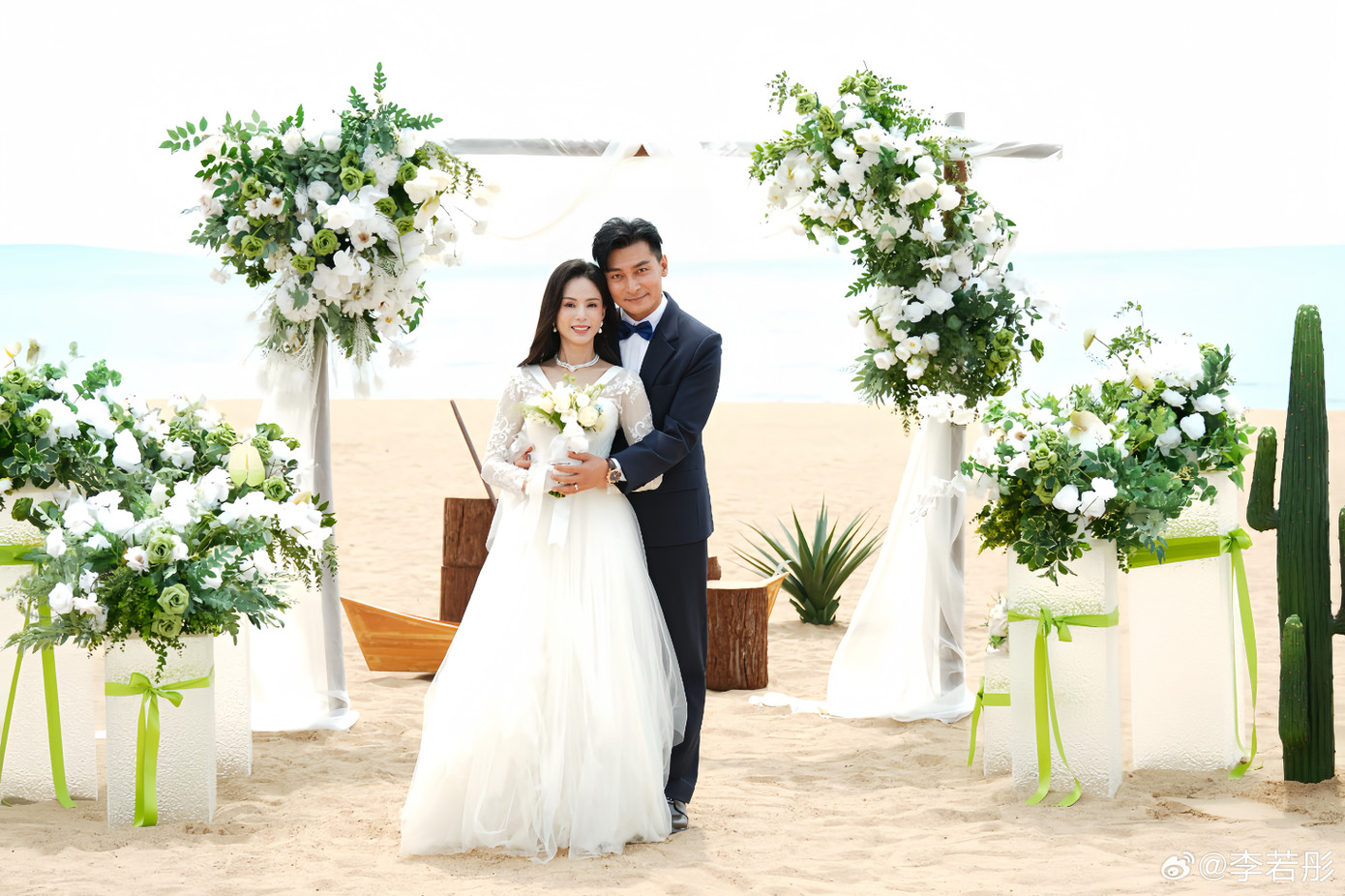 Lý Nhược Đồng được khen đẹp đôi bên đàn em kém 16 tuổi trong phim mới. Lý Nhược Đồng được khen đẹp đôi bên đàn em kém 16 tuổi trong phim mới.