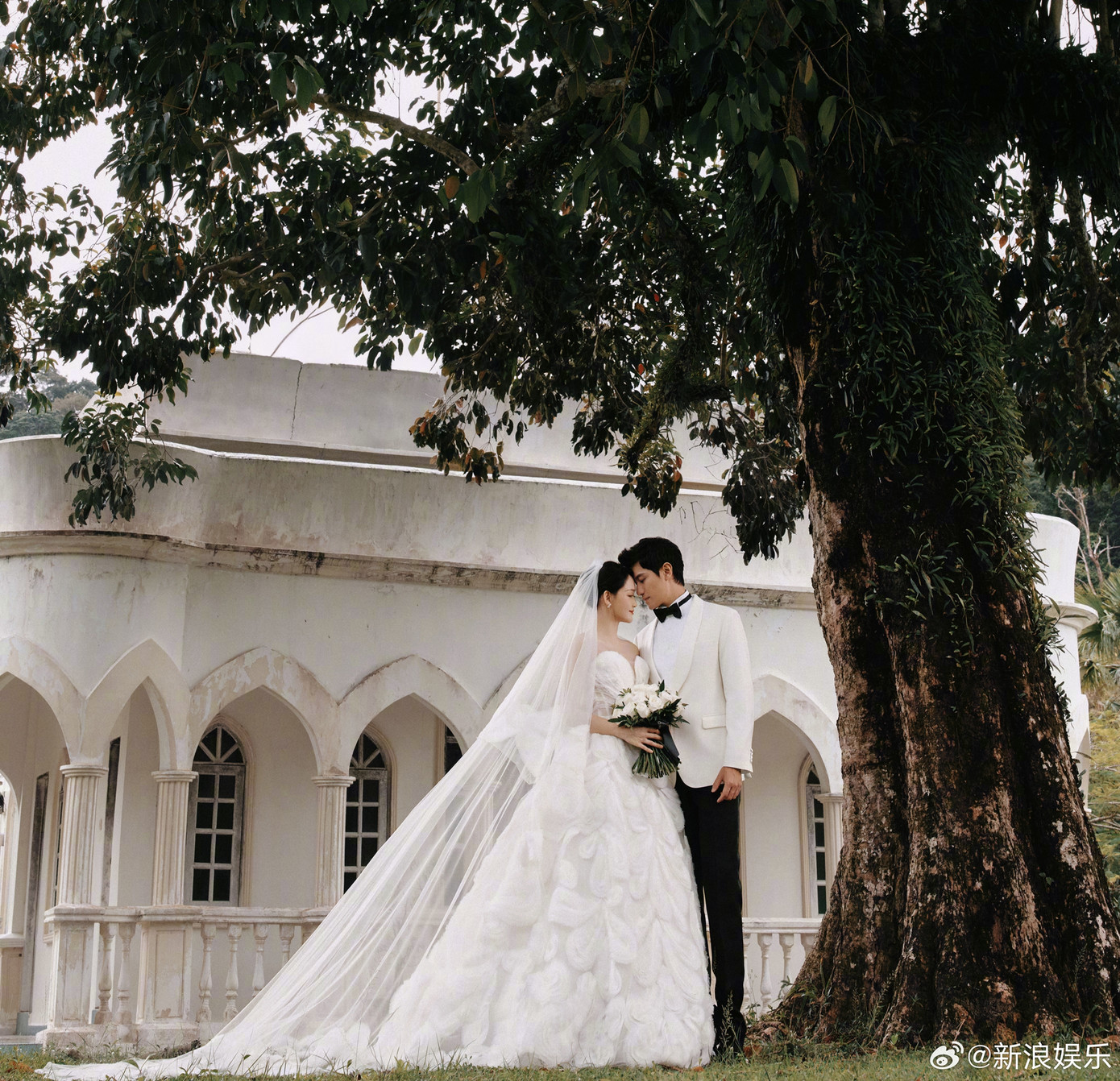 Gia thế Alan cũng thuộc dạng "khủng" khi bố mẹ đều là những doanh nhân nổi tiếng và sở hữu nhiều công ty với khối tài sản lên đến hàng triệu USD. Alan du học nước ngoài từ nhỏ, đồng thời cùng tự mở công ty riêng chuyên nghiên cứu và kinh doanh mặt hàng thực phẩm chức năng. Gia thế Alan cũng thuộc dạng "khủng" khi bố mẹ đều là những doanh nhân nổi tiếng và sở hữu nhiều công ty với khối tài sản lên đến hàng triệu USD. Alan du học nước ngoài từ nhỏ, đồng thời cùng tự mở công ty riêng chuyên nghiên cứu và kinh doanh mặt hàng thực phẩm chức năng.