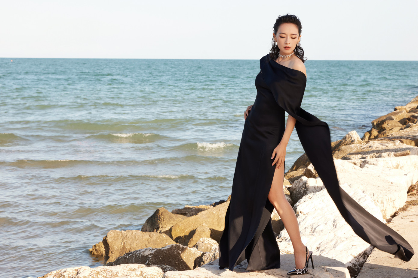 Ở tuổi 45, Chương Tử Di vẫn trẻ trung xinh đẹp. Mỗi lần tái xuất cô đều gây được sự chú ý với công chúng. Ở tuổi 45, Chương Tử Di vẫn trẻ trung xinh đẹp. Mỗi lần tái xuất cô đều gây được sự chú ý với công chúng.