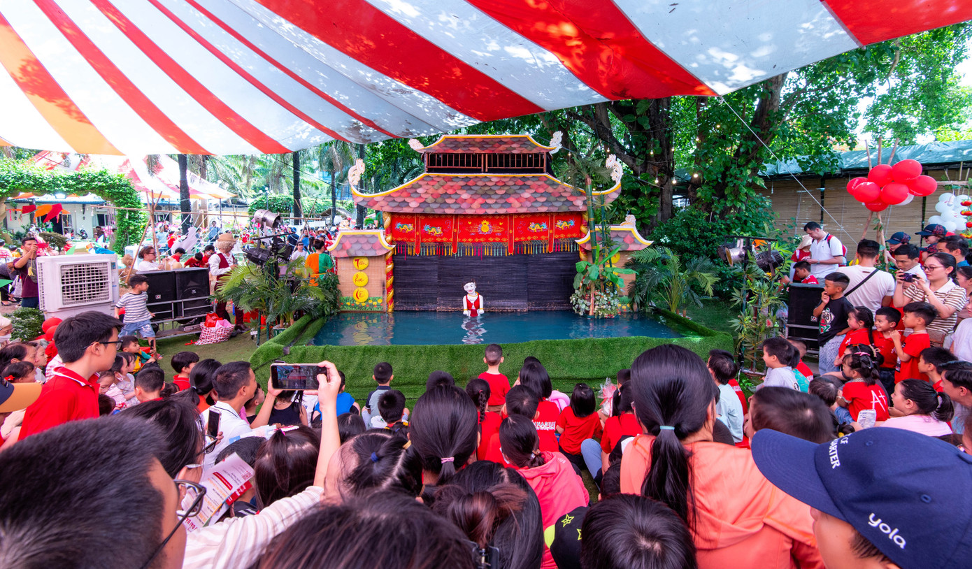 Mặc dù chỉ diễn ra trong vài giờ ngắn ngủi, ngày hội đã chứng kiến sự tham gia nhiệt tình của hầu hết trẻ em vào tất cả thử thách từ các gian hàng. Đối với các em, những thử thách này không chỉ đầy kịch tính mà còn lôi cuốn.