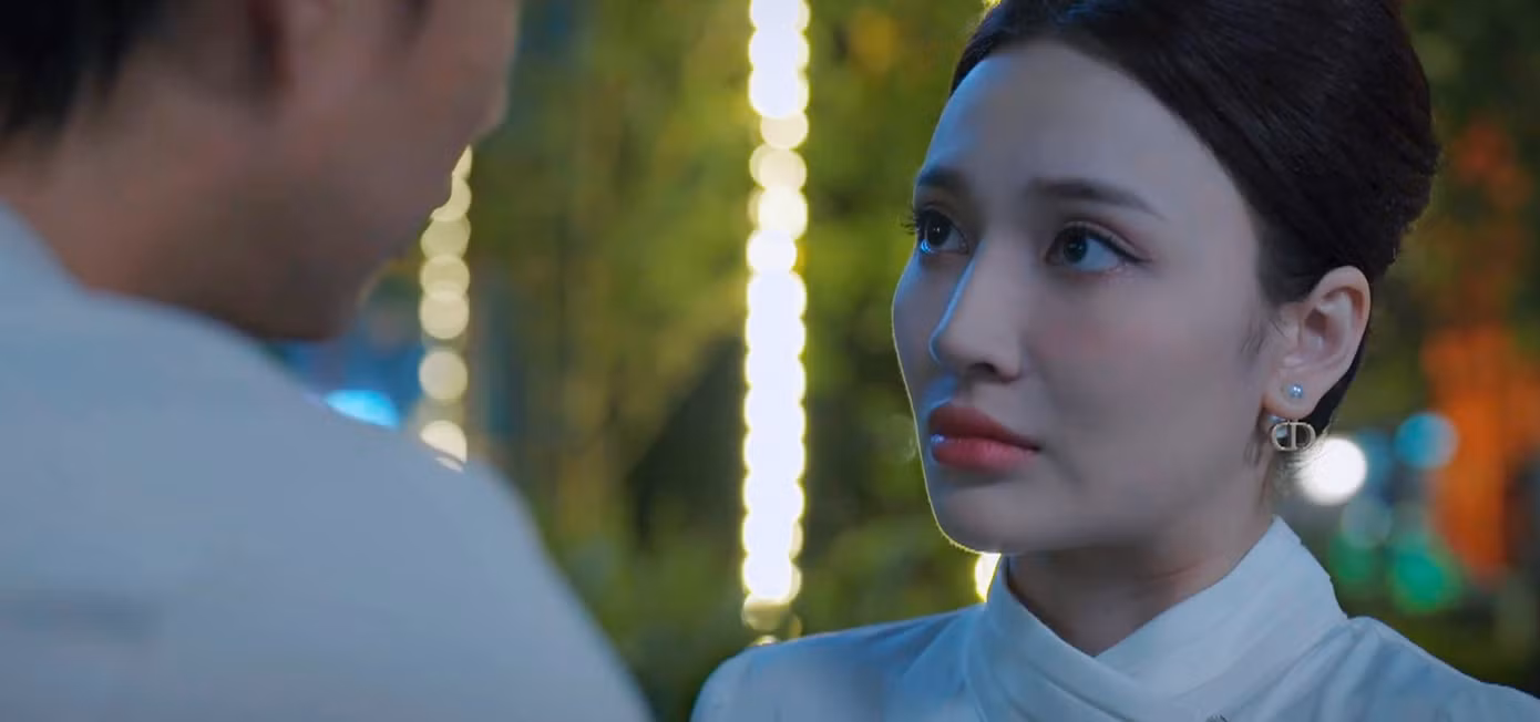 Yên được xây dựng là phụ nữ tài giỏi độc lập nên khi cô đứng im nghe Hùng chê bai khán giả cảm thấy khó hiểu. Bên cạnh đó, nhân vật này còn bị đánh giá là có khuôn mặt thiếu tự nhiên.