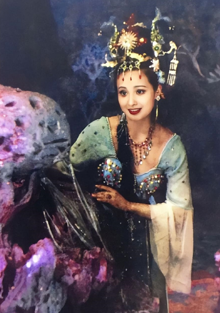 Vạn Thánh công chúa là một trong những mỹ nhân đẹp nhất phim Tây du ký. Vạn Thánh công chúa là một trong những mỹ nhân đẹp nhất phim Tây du ký.