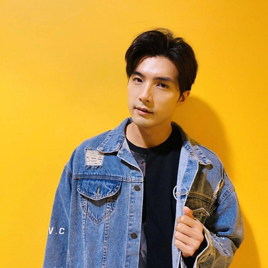 Hạ Quân Tường lại vướng bê bối liên quan tới đời tư. Hạ Quân Tường lại vướng bê bối liên quan tới đời tư.