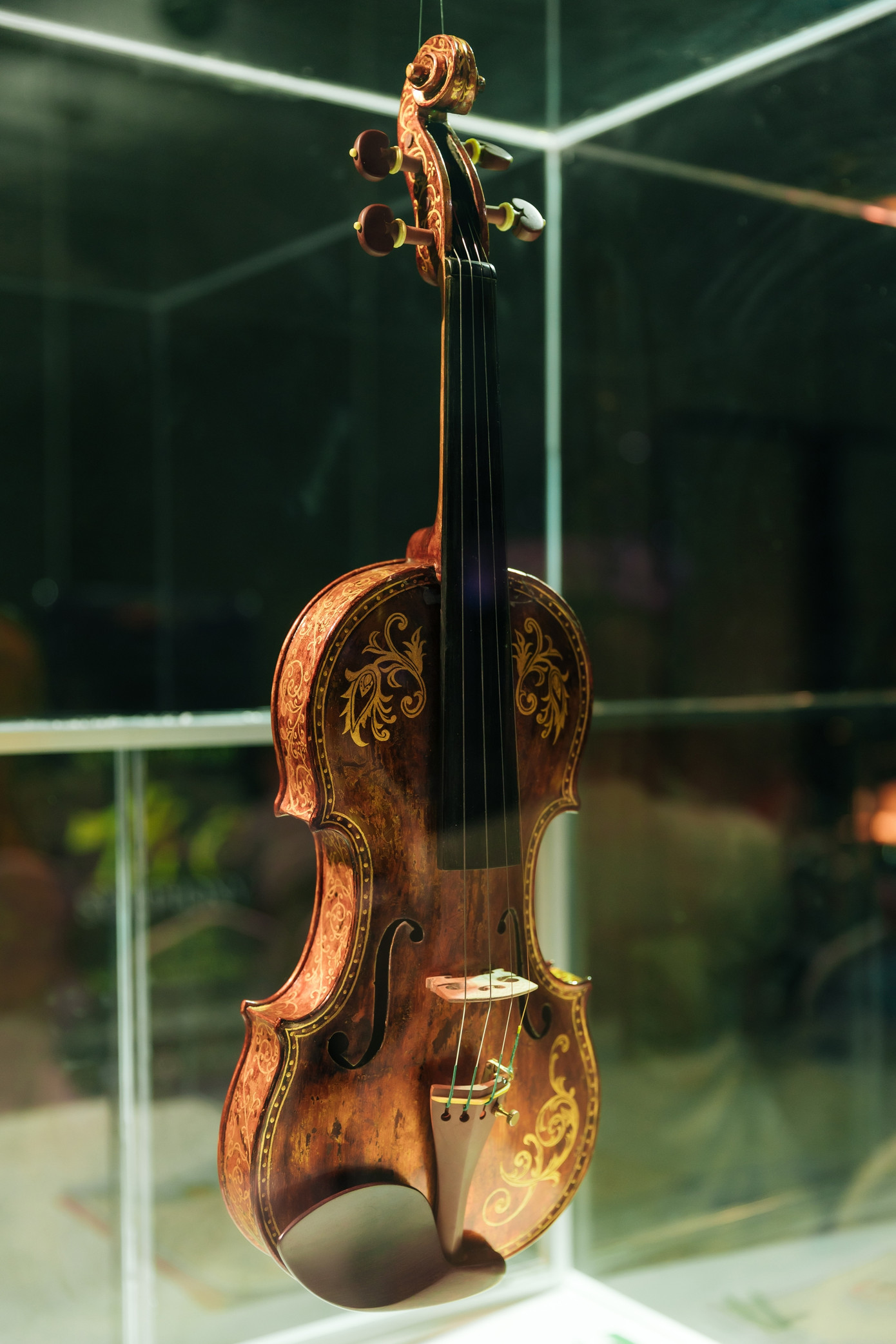 Cây vĩ cầm sứ độc nhất vô nhị là điểm nhấn của chương trình. Cây vĩ cầm sứ độc nhất vô nhị là điểm nhấn của chương trình.