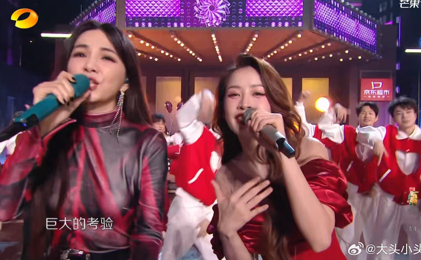 Chi Pu là nghệ sĩ Việt duy nhất xuất hiện trong Gala âm nhạc cuối năm của đài truyền hình Hồ Nam, một trong những đài địa phương lớn nhất Trung Quốc. Chi Pu là nghệ sĩ Việt duy nhất xuất hiện trong Gala âm nhạc cuối năm của đài truyền hình Hồ Nam, một trong những đài địa phương lớn nhất Trung Quốc.