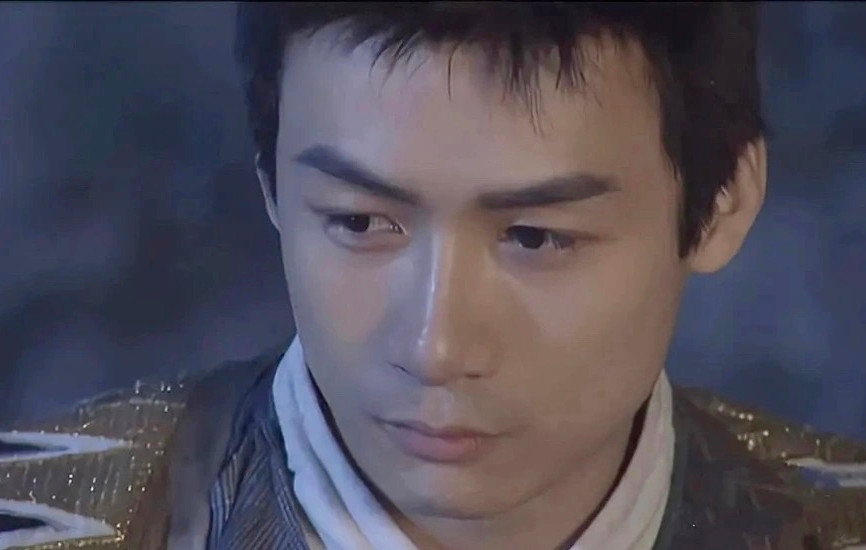 Cao Hổ từng thể hiện vai Hư Trúc trong bản Thiên long bát bộ kinh điển năm 2003. Nam diễn viên diễn xuất không thua kém Hồ Quân, Lâm Chí Dĩnh.