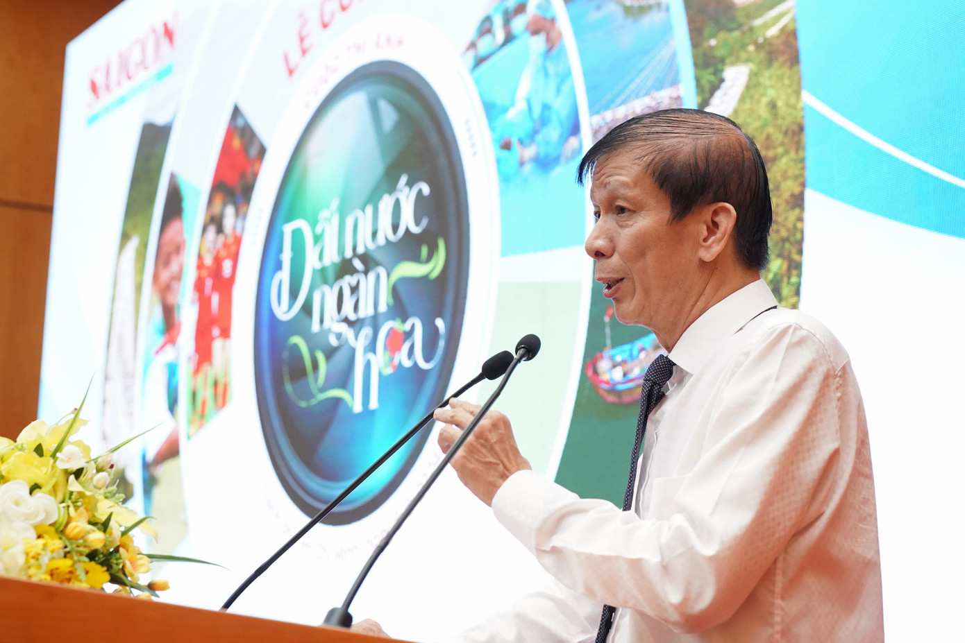 Nhà báo Nguyễn Khắc Văn, Phó tổng biên tập phụ trách Báo Sài Gòn Giải Phóng, Trưởng ban chỉ đạo, Trưởng ban tổ chức cuộc thi.