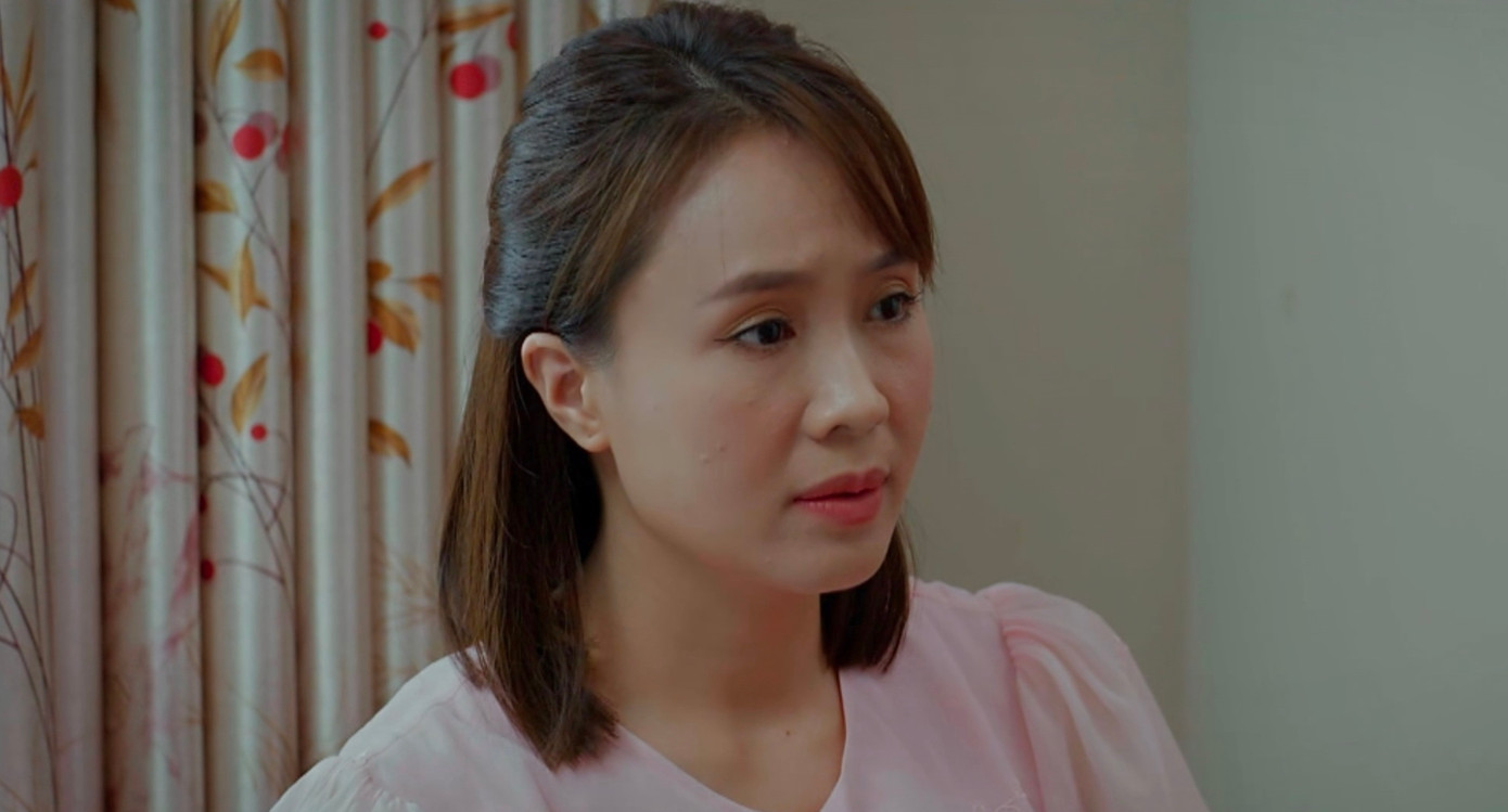 Ngân Hà bị chê yếu đuối, vô dụng, hay khóc. Ngân Hà bị chê yếu đuối, vô dụng, hay khóc.