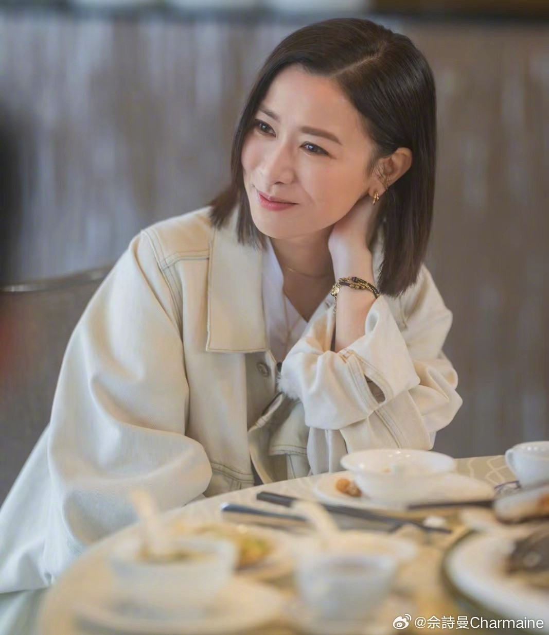 Xa Thi Mạn là ngôi sao chăm chỉ trong sự nghiệp. Cô cũng tích cực tích lũy tài sản thông qua việc đầu tư bất động sản. Mới đây, Xa Thi Mạn đã mua thêm căn hộ ở khu dân cư North Point, Hong Kong trị giá 30 triệu HKD (3,8 triệu USD). Hiện tại, ngôi sao Diên Hi công lược sở hữu 5 ngôi nhà tại Hong Kong, Trung Quốc với tổng giá trị khoảng 23 triệu USD. Xa Thi Mạn là ngôi sao chăm chỉ trong sự nghiệp. Cô cũng tích cực tích lũy tài sản thông qua việc đầu tư bất động sản. Mới đây, Xa Thi Mạn đã mua thêm căn hộ ở khu dân cư North Point, Hong Kong trị giá 30 triệu HKD (3,8 triệu USD). Hiện tại, ngôi sao Diên Hi công lược sở hữu 5 ngôi nhà tại Hong Kong, Trung Quốc với tổng giá trị khoảng 23 triệu USD.