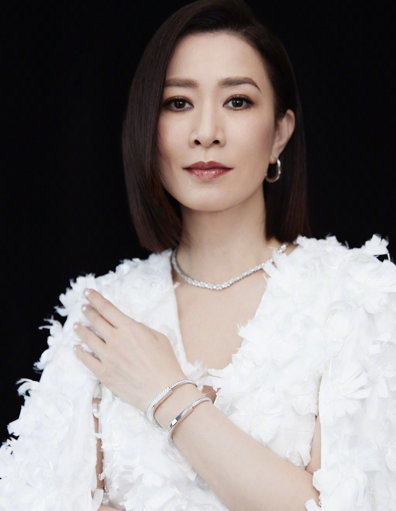 Xa Thi Mạn là ngôi sao chăm chỉ trong sự nghiệp. Cô cũng tích cực tích lũy tài sản thông qua việc đầu tư bất động sản. Mới đây, Xa Thi Mạn đã mua thêm căn hộ ở khu dân cư North Point, Hong Kong trị giá 30 triệu HKD (3,8 triệu USD). Hiện tại, ngôi sao Diên Hi công lược sở hữu 5 ngôi nhà tại Hong Kong, Trung Quốc với tổng giá trị khoảng 23 triệu USD. Xa Thi Mạn là ngôi sao chăm chỉ trong sự nghiệp. Cô cũng tích cực tích lũy tài sản thông qua việc đầu tư bất động sản. Mới đây, Xa Thi Mạn đã mua thêm căn hộ ở khu dân cư North Point, Hong Kong trị giá 30 triệu HKD (3,8 triệu USD). Hiện tại, ngôi sao Diên Hi công lược sở hữu 5 ngôi nhà tại Hong Kong, Trung Quốc với tổng giá trị khoảng 23 triệu USD.