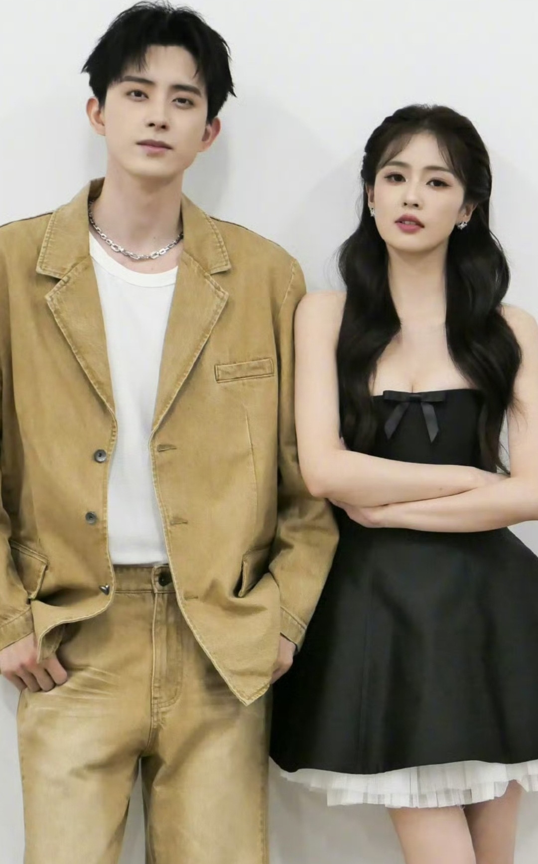 Bạch Lộc vướng tin hẹn hò đàn em kém một tuổi Ngao Thụy Bằng. Bạch Lộc vướng tin hẹn hò đàn em kém một tuổi Ngao Thụy Bằng.