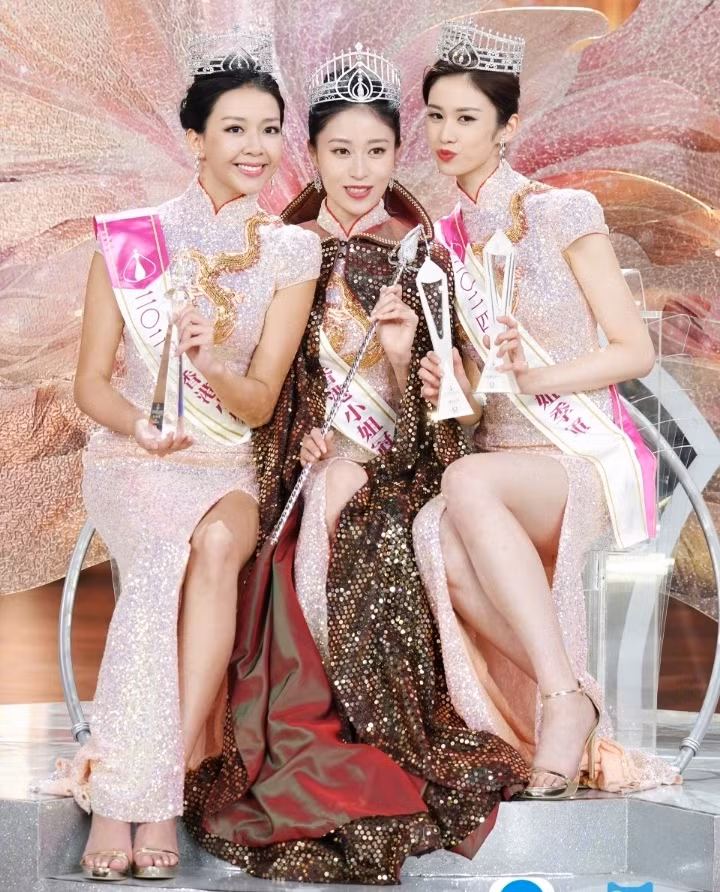 Do đó, trong quá khứ, cuộc thi Hoa hậu Hong Kong là nơi phát hiện ra những diễn viên nổi tiếng bậc nhất của Hong Kong (Trung Quốc) như Trương Mạn Ngọc, Lý Gia Hân, Thái Thiếu Phân, Xa Thi Mạn, Trần Pháp Dung, Viên Vịnh Nghi, Quách Ái Minh, Hướng Hải Lam, Quách Thiện Ni, Hồ Hạnh Nhi, Từ Tử San, Trần Khải Lâm... Do đó, trong quá khứ, cuộc thi Hoa hậu Hong Kong là nơi phát hiện ra những diễn viên nổi tiếng bậc nhất của Hong Kong (Trung Quốc) như Trương Mạn Ngọc, Lý Gia Hân, Thái Thiếu Phân, Xa Thi Mạn, Trần Pháp Dung, Viên Vịnh Nghi, Quách Ái Minh, Hướng Hải Lam, Quách Thiện Ni, Hồ Hạnh Nhi, Từ Tử San, Trần Khải Lâm...