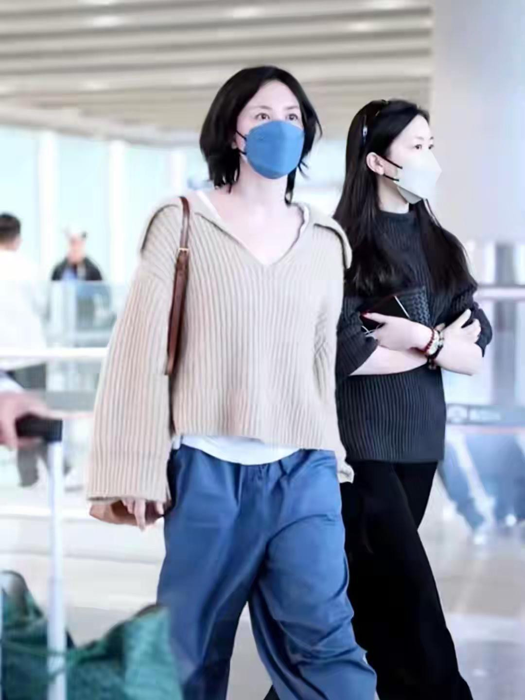 Hình ảnh Vương Phi và con gái Lý Yên du lịch tại Pháp. Lý Yên có tính cách, khí chất giống mẹ. Hình ảnh Vương Phi và con gái Lý Yên du lịch tại Pháp. Lý Yên có tính cách, khí chất giống mẹ.