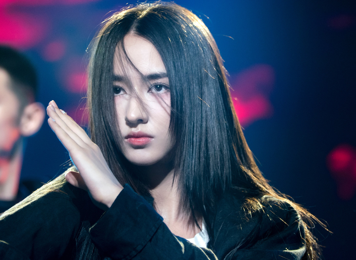 Theo Sohu, bông hồng lai Trung - Đức Lý Uyển Đát những ngày qua là tâm điểm chú ý của truyền thông khi cô liên tục xuất hiện trong các buổi quảng bá bộ phim điện ảnh Dị nhân chi hạ sẽ ra mắt từ ngày 26/7. Mỗi lần tham gia sự kiện, Lý Uyển Đát lại được khen ngợi nhờ sắc vóc trẻ trung xinh đẹp. Theo Sohu, bông hồng lai Trung - Đức Lý Uyển Đát những ngày qua là tâm điểm chú ý của truyền thông khi cô liên tục xuất hiện trong các buổi quảng bá bộ phim điện ảnh Dị nhân chi hạ sẽ ra mắt từ ngày 26/7. Mỗi lần tham gia sự kiện, Lý Uyển Đát lại được khen ngợi nhờ sắc vóc trẻ trung xinh đẹp.