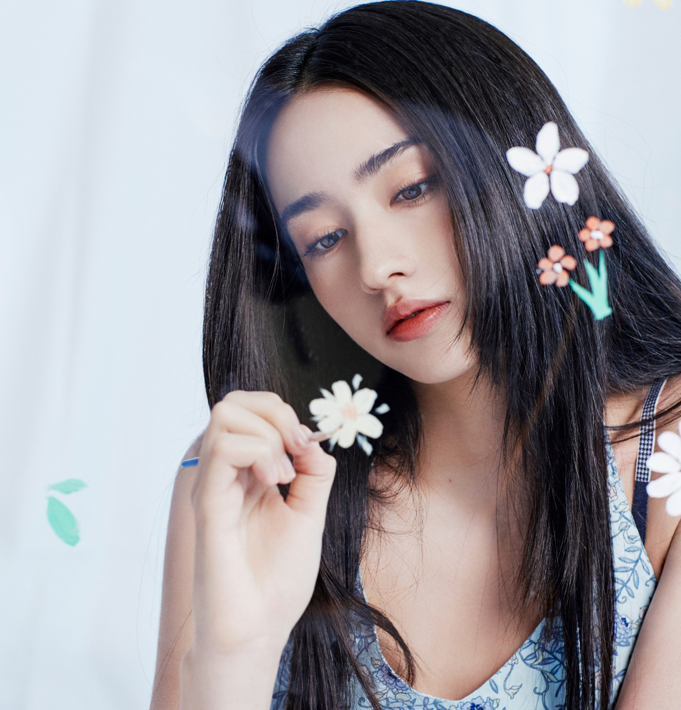 Lý Uyển Đát được khán giả biết đến nhiều với bộ phim Diệp Vấn 4, đóng cùng Chân Tử Đan. Trước đó, cô là người mẫu nhí. Sự nghiệp nghệ thuật của ngôi sao sinh năm 2003 bắt đầu từ năm 2011. Lúc đó, Lý Uyển Đát và chị gái Lý Lâm Đát tham gia chương trình Tìm kiếm tài năng Trung Quốc (China Got Talent) với tiết mục Earth song của Michael Jackson. Câu chuyện về gia đình mà cô chia sẻ trong chương trình gây ấn tượng với khán giả, cộng thêm vẻ ngoài xinh xắn giúp Lý Uyển Đát nổi tiếng. Lý Uyển Đát được khán giả biết đến nhiều với bộ phim Diệp Vấn 4, đóng cùng Chân Tử Đan. Trước đó, cô là người mẫu nhí. Sự nghiệp nghệ thuật của ngôi sao sinh năm 2003 bắt đầu từ năm 2011. Lúc đó, Lý Uyển Đát và chị gái Lý Lâm Đát tham gia chương trình Tìm kiếm tài năng Trung Quốc (China Got Talent) với tiết mục Earth song của Michael Jackson. Câu chuyện về gia đình mà cô chia sẻ trong chương trình gây ấn tượng với khán giả, cộng thêm vẻ ngoài xinh xắn giúp Lý Uyển Đát nổi tiếng.