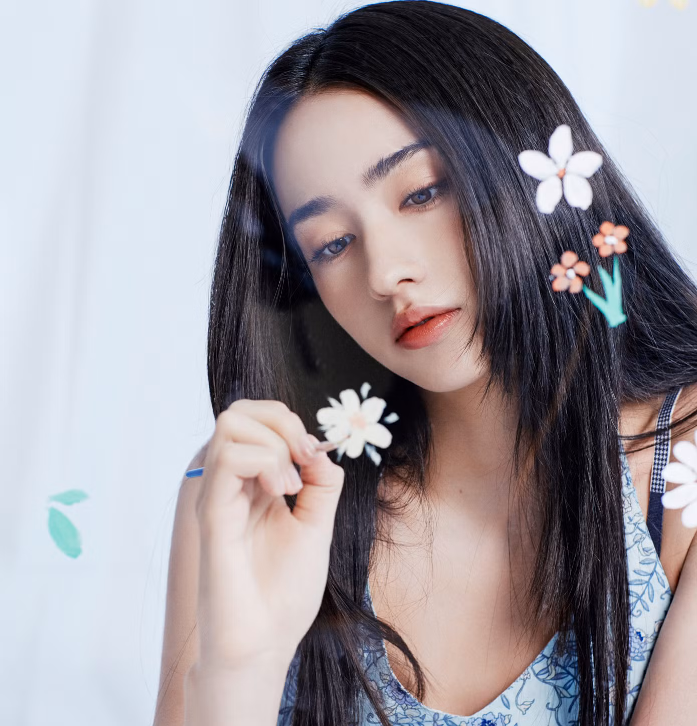 Lý Uyển Đát được khán giả biết đến nhiều với bộ phim Diệp Vấn 4, đóng cùng Chân Tử Đan. Trước đó, cô là người mẫu nhí. Sự nghiệp nghệ thuật của ngôi sao sinh năm 2003 bắt đầu từ năm 2011. Lúc đó, Lý Uyển Đát và chị gái Lý Lâm Đát tham gia chương trình Tìm kiếm tài năng Trung Quốc (China Got Talent) với tiết mục Earth song của Michael Jackson. Câu chuyện về gia đình mà cô chia sẻ trong chương trình gây ấn tượng với khán giả, cộng thêm vẻ ngoài xinh xắn giúp Lý Uyển Đát nổi tiếng.