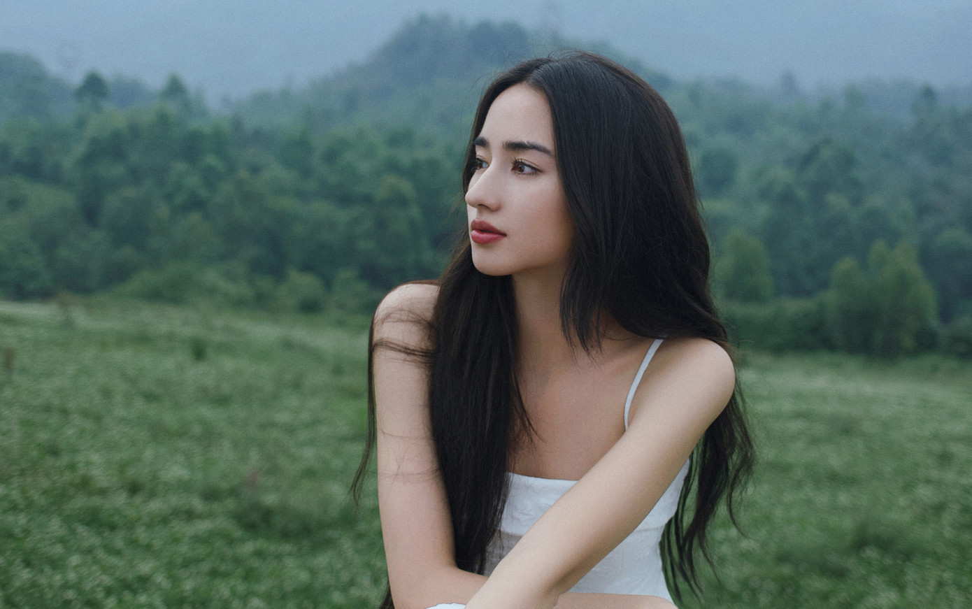 Trong một số góc quay, Lý Uyển Đát gợi nhắc tới vẻ đẹp của các ngọc nữ Hong Kong như Trương Bá Chi, Lương Lạc Thi. Trong một số góc quay, Lý Uyển Đát gợi nhắc tới vẻ đẹp của các ngọc nữ Hong Kong như Trương Bá Chi, Lương Lạc Thi.