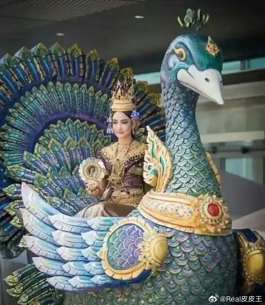 Phạm Băng Băng bị cho là PR như thể cô là siêu sao quốc tế, nhưng thực tế đãi ngộ của cô tại Thái Lan chỉ giống như 999 người mẫu khác, kém xa các nữ diễn nổi tiếng của xứ sở chùa vàng.