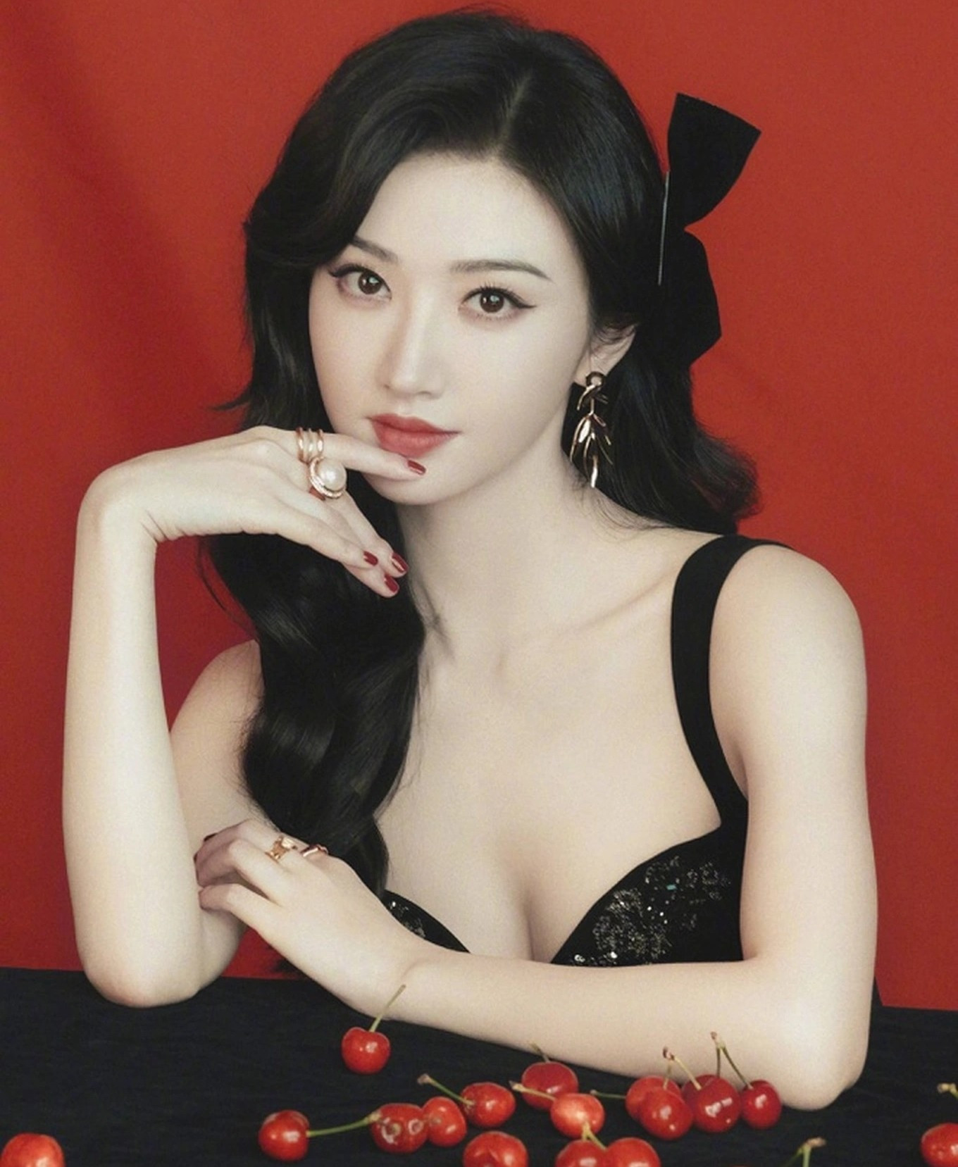 Sự nghiệp của Cảnh Điềm ngày càng khó khăn. Sự nghiệp của Cảnh Điềm ngày càng khó khăn.