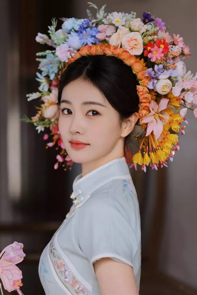 Các ngôi sao như Mao Hiểu Đồng và Bạch Lộc sau đó cũng chụp ảnh với trâm hoa. Các ngôi sao như Mao Hiểu Đồng và Bạch Lộc sau đó cũng chụp ảnh với trâm hoa.