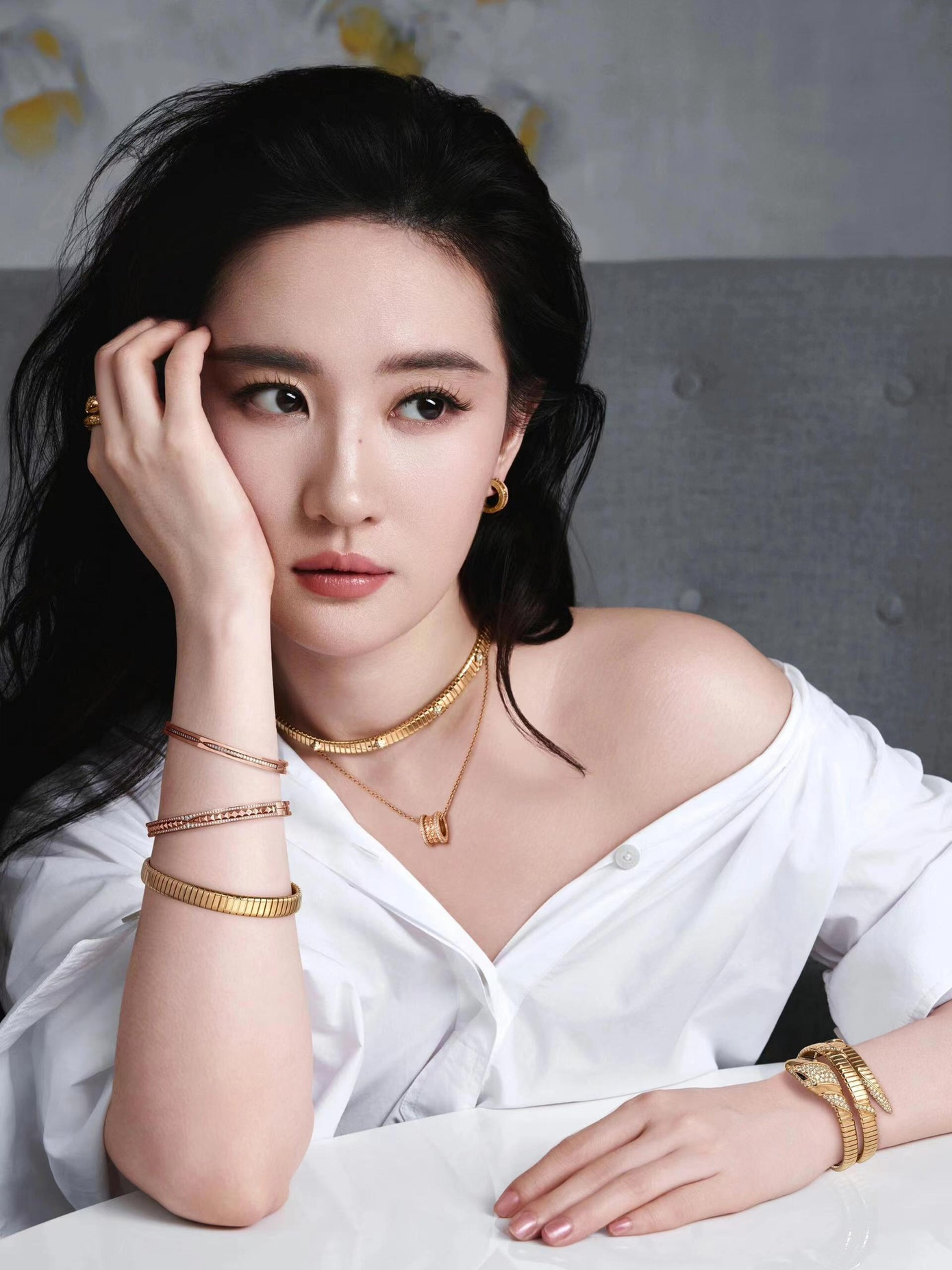 Dàn tiểu hoa đán 85 còn lại không có giải thưởng chính quy nên bị chê cười. Dàn tiểu hoa đán 85 còn lại không có giải thưởng chính quy nên bị chê cười.