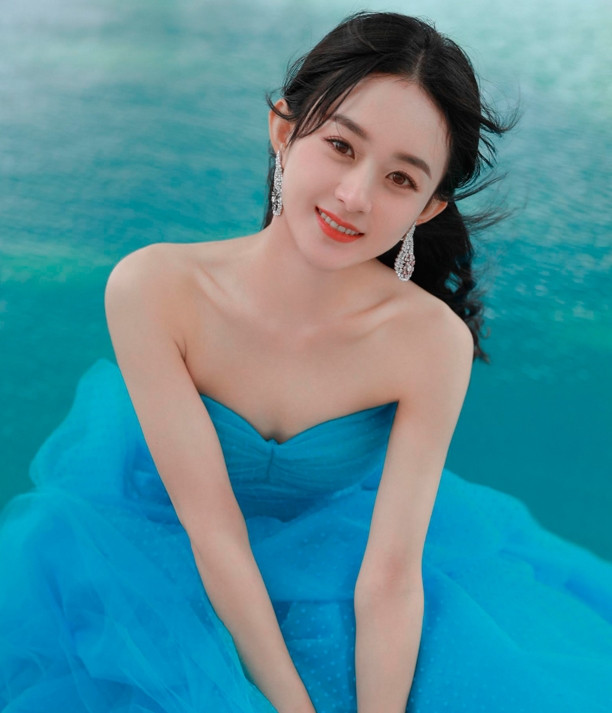 Vì bảo vệ "gà nhà", Vu Chính không ít lần chê bai đối thủ hoặc tâng bốc các nghệ sĩ quá mức. Vu Chính còn kéo các diễn viên khác vào thị phi để đánh lạc hướng dư luận.