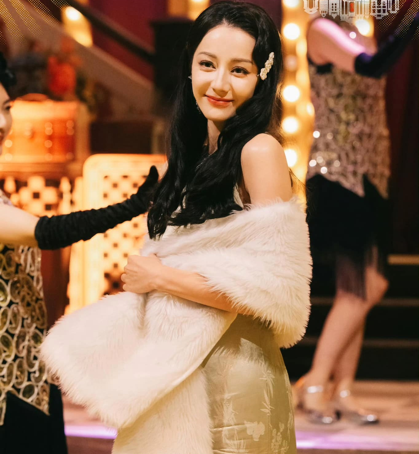 Địch Lệ Nhiệt Ba thu hút khán giả nhờ khả năng tham gia chương trình giải trí. Tuy nhiên, diễn xuất của cô là điều đáng lo ngại. Địch Lệ Nhiệt Ba thu hút khán giả nhờ khả năng tham gia chương trình giải trí. Tuy nhiên, diễn xuất của cô là điều đáng lo ngại.