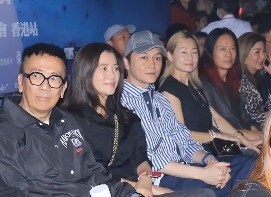 Vợ chồng Trương Trí Lâm - Viên Vịnh Nghi đến xem show ca nhạc. Vợ chồng Trương Trí Lâm - Viên Vịnh Nghi đến xem show ca nhạc.