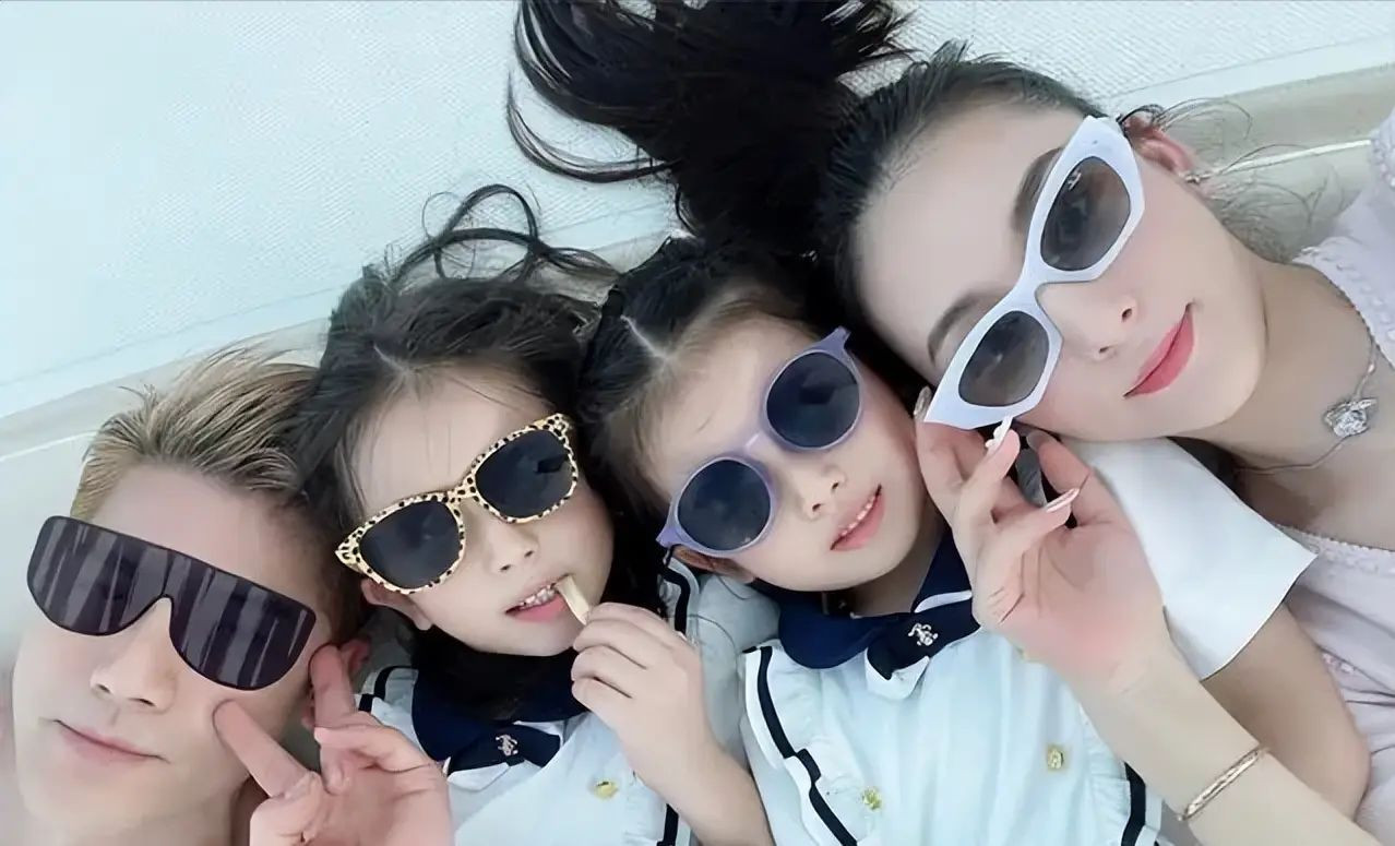 Trước đó vợ chồng Quách Phú Thành thường giấu mặt con. Trước đó vợ chồng Quách Phú Thành thường giấu mặt con.