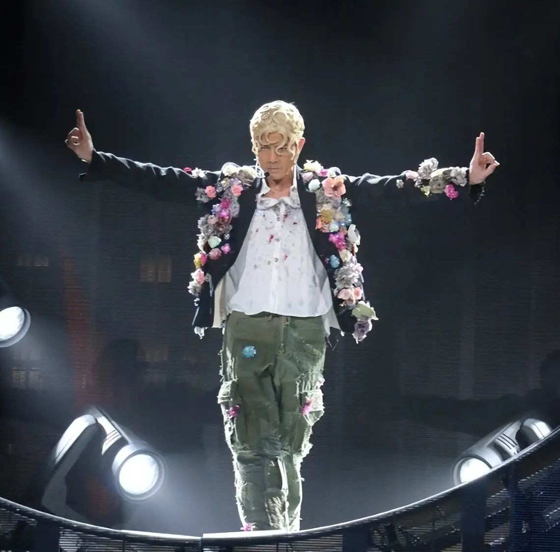 Phong cách của Quách Phú Thành bị chê xấu. Phong cách của Quách Phú Thành bị chê xấu.