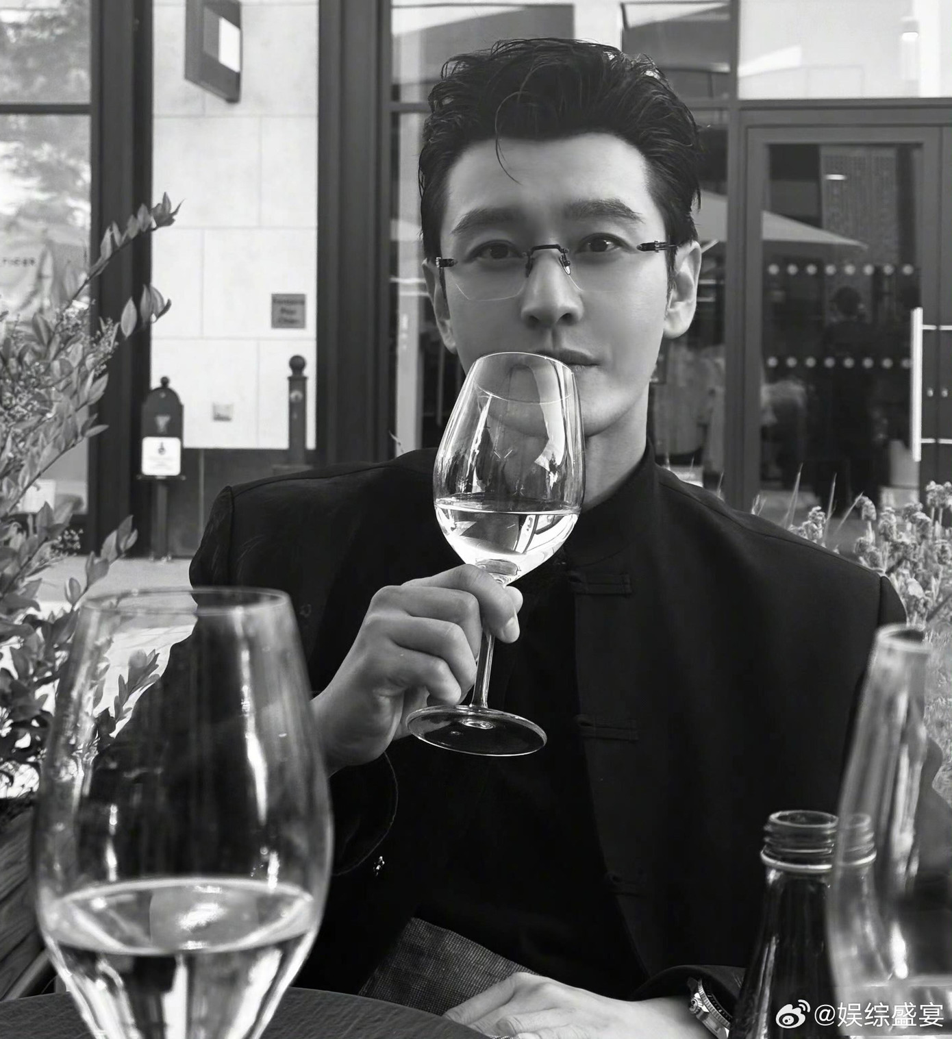 Hình ảnh mới nhất của Huỳnh Hiểu Minh được khen phong độ quyến rũ dưới ống kính của Ngu Thư Hân. Hình ảnh mới nhất của Huỳnh Hiểu Minh được khen phong độ quyến rũ dưới ống kính của Ngu Thư Hân.