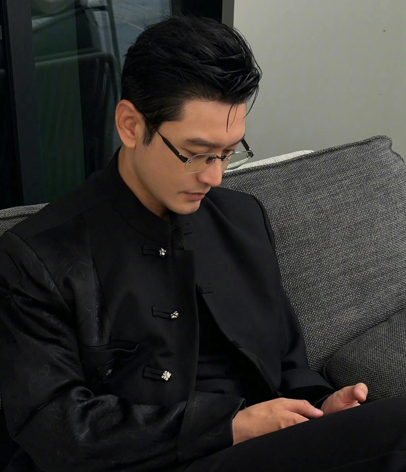 Hình ảnh mới nhất của Huỳnh Hiểu Minh được khen phong độ quyến rũ dưới ống kính của Ngu Thư Hân. Hình ảnh mới nhất của Huỳnh Hiểu Minh được khen phong độ quyến rũ dưới ống kính của Ngu Thư Hân.