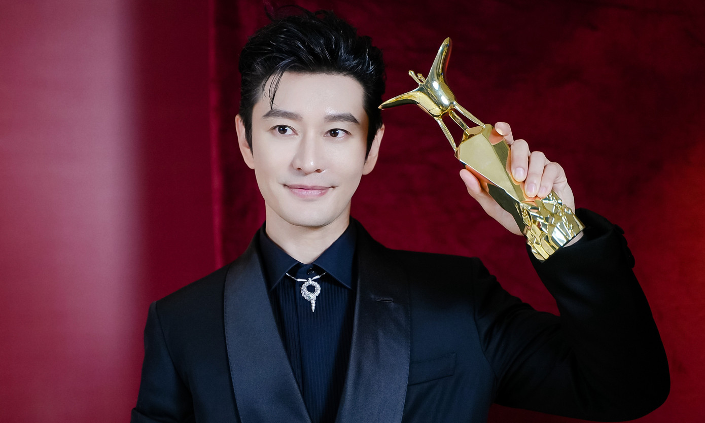 Huỳnh Hiểu Minh mới trở thành Ảnh đế tại LHP quốc tế Thượng Hải. Huỳnh Hiểu Minh mới trở thành Ảnh đế tại LHP quốc tế Thượng Hải.