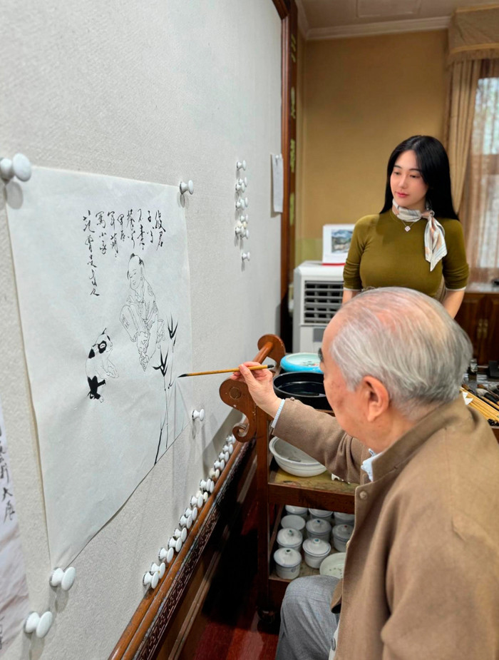 Phạm Tăng từng bị tai biến, được Từ Manh dốc lòng chăm sóc. Phạm Tăng từng bị tai biến, được Từ Manh dốc lòng chăm sóc.