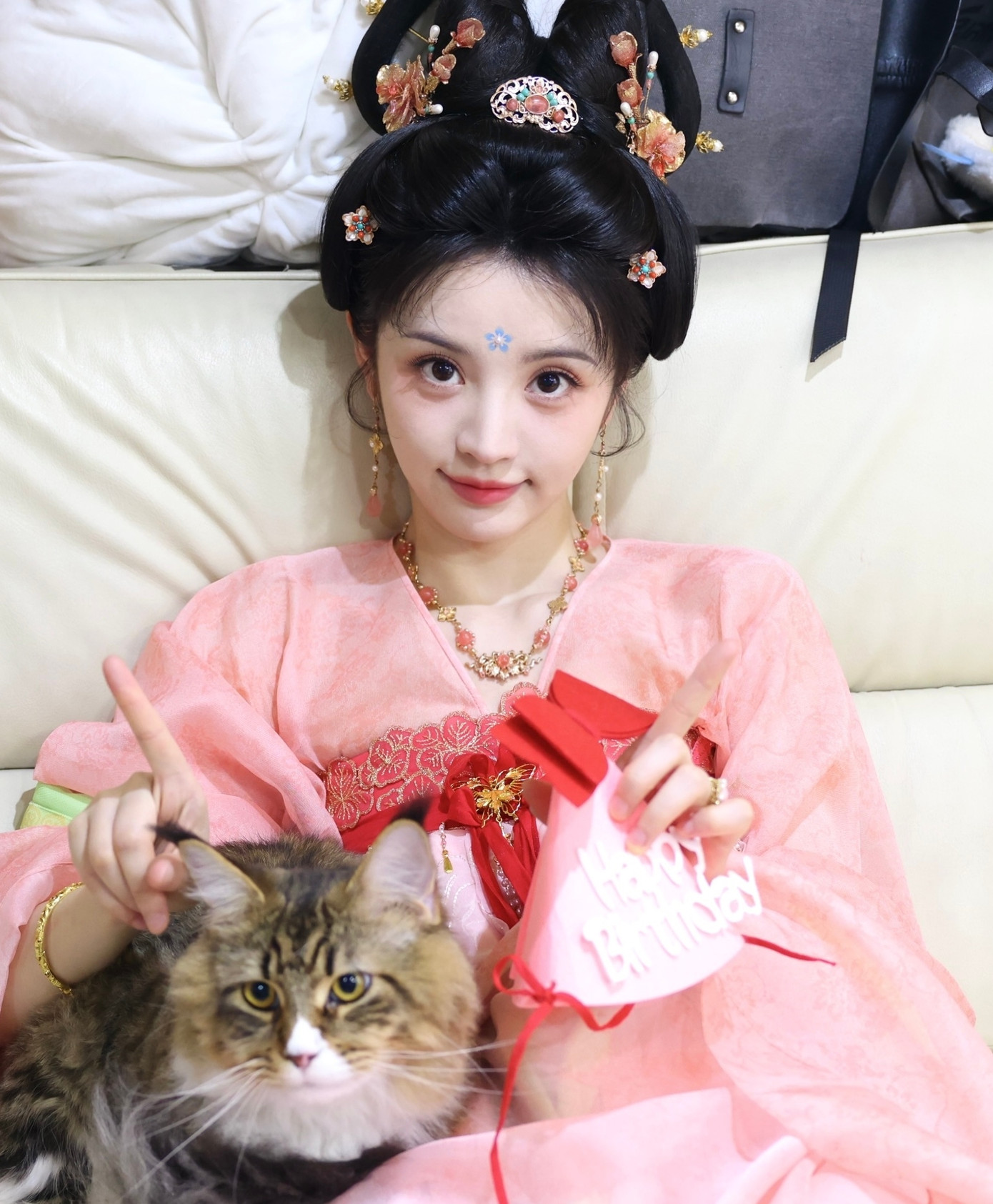 Năm 2020, Điền Hi Vi được khán giả yêu thích qua bộ phim thanh xuân vườn trường Chúng ta đáng yêu như thế. Tác phẩm này đạt được điểm chất lượng lên tới 8,2/10 trên trang đánh giá Douban. Đến năm 2022, cô tiếp tục ghi dấu ấn với vai nữ chính Lý Vi trong phim Khanh khanh nhật thường có điểm Douban là 7,6. Trong đó, Điền Hi Vi luôn được đánh giá tốt về diễn xuất, thể hiện trọn vẹn nhân vật, cảnh khóc đều khiến khán giả đồng cảm. Năm 2020, Điền Hi Vi được khán giả yêu thích qua bộ phim thanh xuân vườn trường Chúng ta đáng yêu như thế. Tác phẩm này đạt được điểm chất lượng lên tới 8,2/10 trên trang đánh giá Douban. Đến năm 2022, cô tiếp tục ghi dấu ấn với vai nữ chính Lý Vi trong phim Khanh khanh nhật thường có điểm Douban là 7,6. Trong đó, Điền Hi Vi luôn được đánh giá tốt về diễn xuất, thể hiện trọn vẹn nhân vật, cảnh khóc đều khiến khán giả đồng cảm.