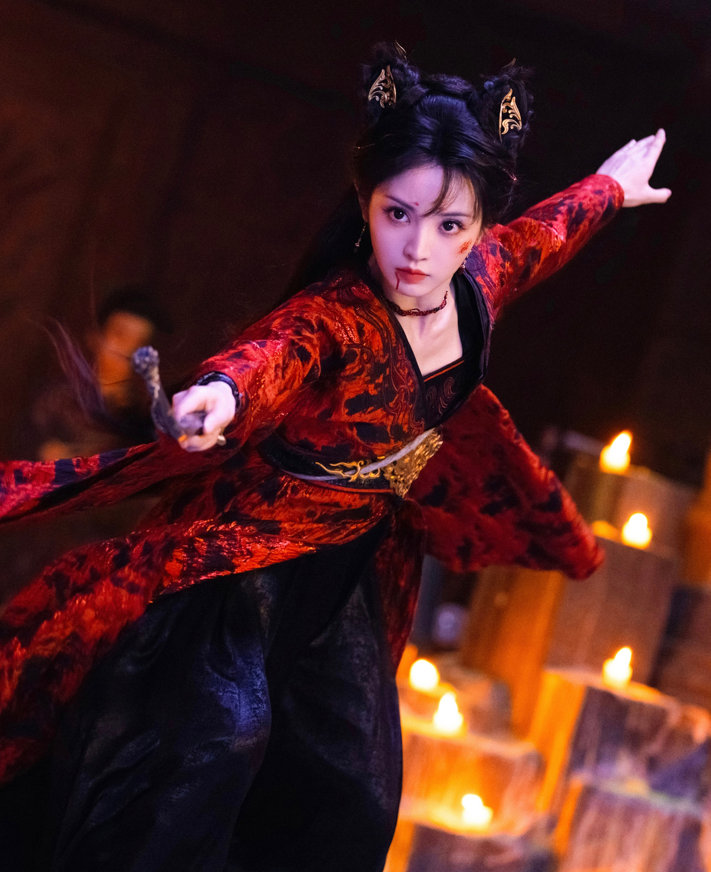 Tạo hình yêu miêu của Điền Hi Vi vừa bí ẩn quyến rũ, vừa mạnh mẽ. Nữ diễn viên được nhận xét giống mèo ở đôi mắt to tròn, khuôn mặt đáng yêu. Trong video hậu trường, cảnh Điền Hi Vi vươn mình khi phơi nắng cũng rất giống những chú mèo. Tạo hình yêu miêu của Điền Hi Vi vừa bí ẩn quyến rũ, vừa mạnh mẽ. Nữ diễn viên được nhận xét giống mèo ở đôi mắt to tròn, khuôn mặt đáng yêu. Trong video hậu trường, cảnh Điền Hi Vi vươn mình khi phơi nắng cũng rất giống những chú mèo.