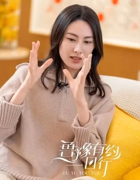 Lương Lạc Thi tích cực hoạt động trong giới giải trí trong thời gian gần đây. Năm 2023, cô tham gia tác phẩm Bursting Point, hợp tác Trương Gia Huy và Trần Vỹ Đình.