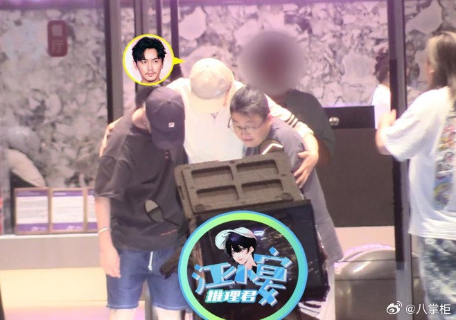 Trần Hiểu say xỉn sau khi tin ly hôn bị lan truyền, nhưng nam diễn viên vẫn không lên tiếng. Trần Hiểu say xỉn sau khi tin ly hôn bị lan truyền, nhưng nam diễn viên vẫn không lên tiếng.