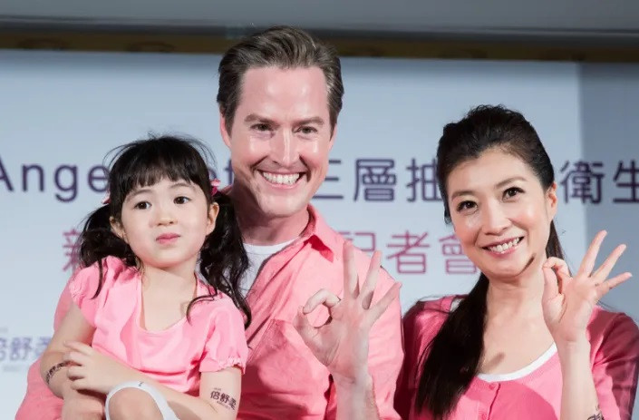 Gia đình nữ diễn viên từng được coi là cặp đôi hạnh phúc mẫu thực trong giới giải trí.