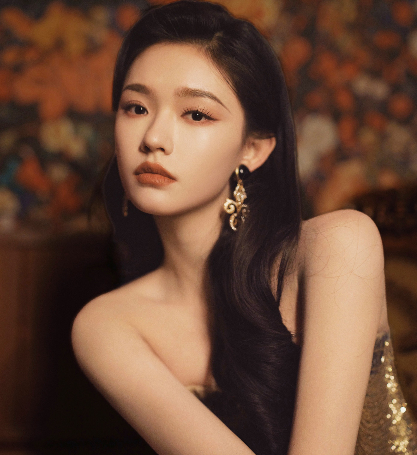 Ngoài ra, theo Sohu, có thông tin dàn diễn viên trước mắt được xác định có sự tham gia của Lâm Duẫn, Từ Kiều và Ngải Mễ. Trong đó, Lâm Duẫn vốn là nữ diễn viên được Châu Tinh Trì lăng xê nhờ dự án Mỹ nhân ngư (2016). Năm 2014, Lâm Duẫn đã vượt qua 120.000 ứng cử viên để giành được vai nữ chính San San trong phim. Lúc này, Lâm Duẫn chưa được đào tạo qua diễn xuất, vẫn còn là người mẫu vô danh. Được đóng phim của Châu Tinh Trì đã giúp người đẹp sinh năm 1996 đổi đời.