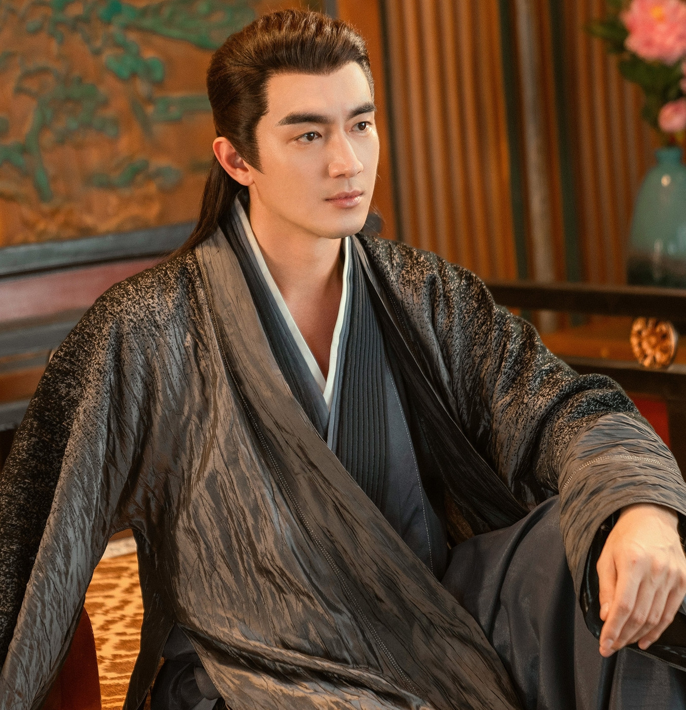 Trước Dữ phượng hành, sự nghiệp của Lâm Canh Tân đang bấp bênh. Trước Dữ phượng hành, sự nghiệp của Lâm Canh Tân đang bấp bênh.