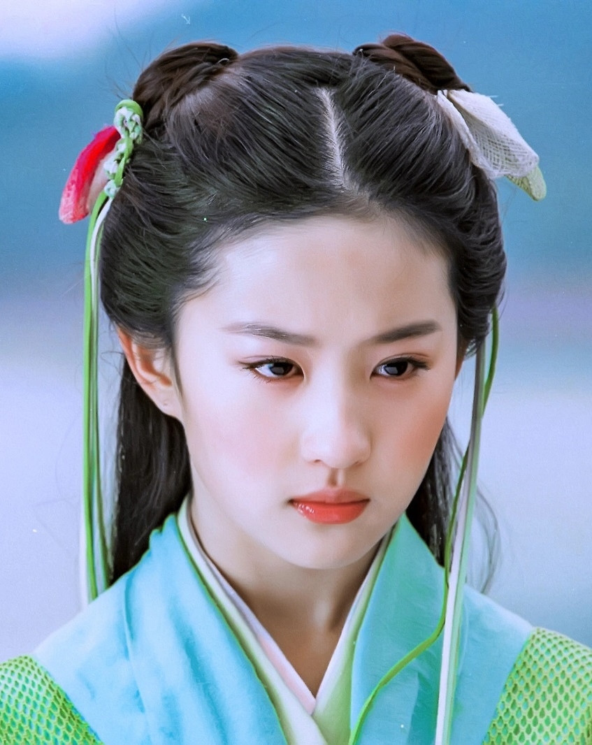 Trước đó, Lưu Diệc Phi trong Tiên kiếm 1 và Dương Mịch trong Tiên kiếm 3được khán giả rất yêu thích. Đây cũng là hai vai diễn nổi bật trong sự nghiệp của hai tiểu hoa đán 8X.