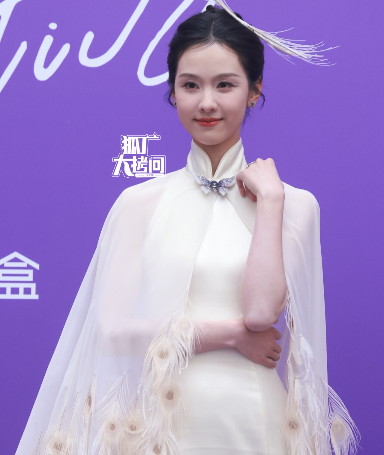 Trần Đô Linh được nhận xét là có bộ trang phục đúng với chủ đề, đẹp nhất sự kiện. GQ Creative yêu cầu khách mời phải mặc trang phục theo phong cách truyền thống Trung Hoa. Trần Đô Linh được ví là "mối tình đầu khó quên" với nhiều chàng trai Trung Quốc nhờ loạt hình ảnh xinh đẹp thời còn học đại học. Nữ diễn viên không chỉ nổi bật về nhan sắc mà còn học giỏi, chơi thể thao điện tử giỏi.