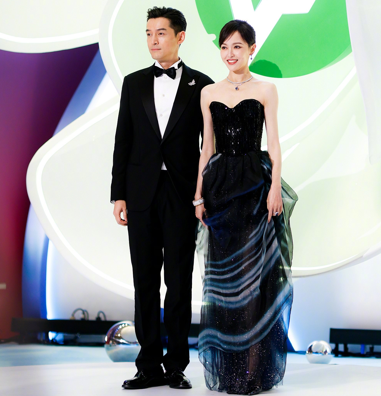 Nam diễn viên Hồ Ca vai A Bảo là nhân vật trung tâm của phim Phồn hoa. Anh cũng được đề cử giải Nam chính xuất sắc (Thị đế). Ngoài ra còn có diễn viên Đinh Dũng Đại (Nam lai bắc vãng), Phạm Vỹ (Mùa dài đằng đẵng), Vương Nhân Quân (Vấn thương mang).