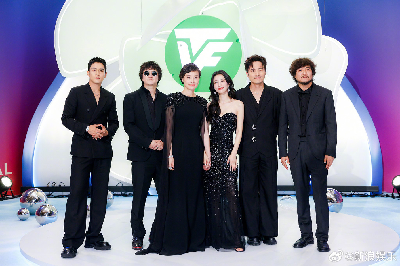 Đoàn phim Kế hoạch trở về năm 1980 với hai nữ chính là Ngô Việt và Châu Vũ Đồng. Ngô Việt (trái) là Thị hậu Bạch Ngọc Lan năm 2023.